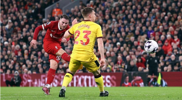 Liverpool đứng đầu bảng xếp hạng Ngoại hạng Anh