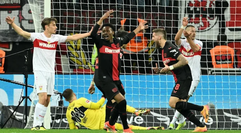 Bao giờ Bayer Leverkusen mới chịu… thua?