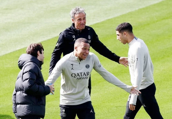 Luis Enrique: “Mbappe cũng phải tham gia phòng ngự”