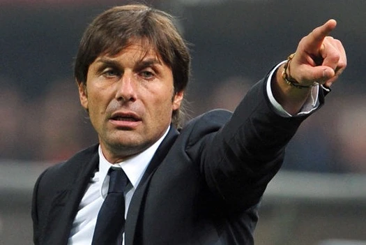 HLV Antonio Conte xin lỗi CĐV Napoli