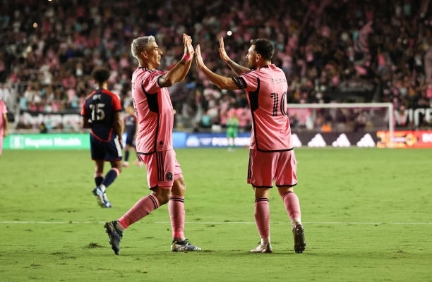 Messi lập hat-trick góp công vào chiến thắng ngược dòng của Inter Miami. 