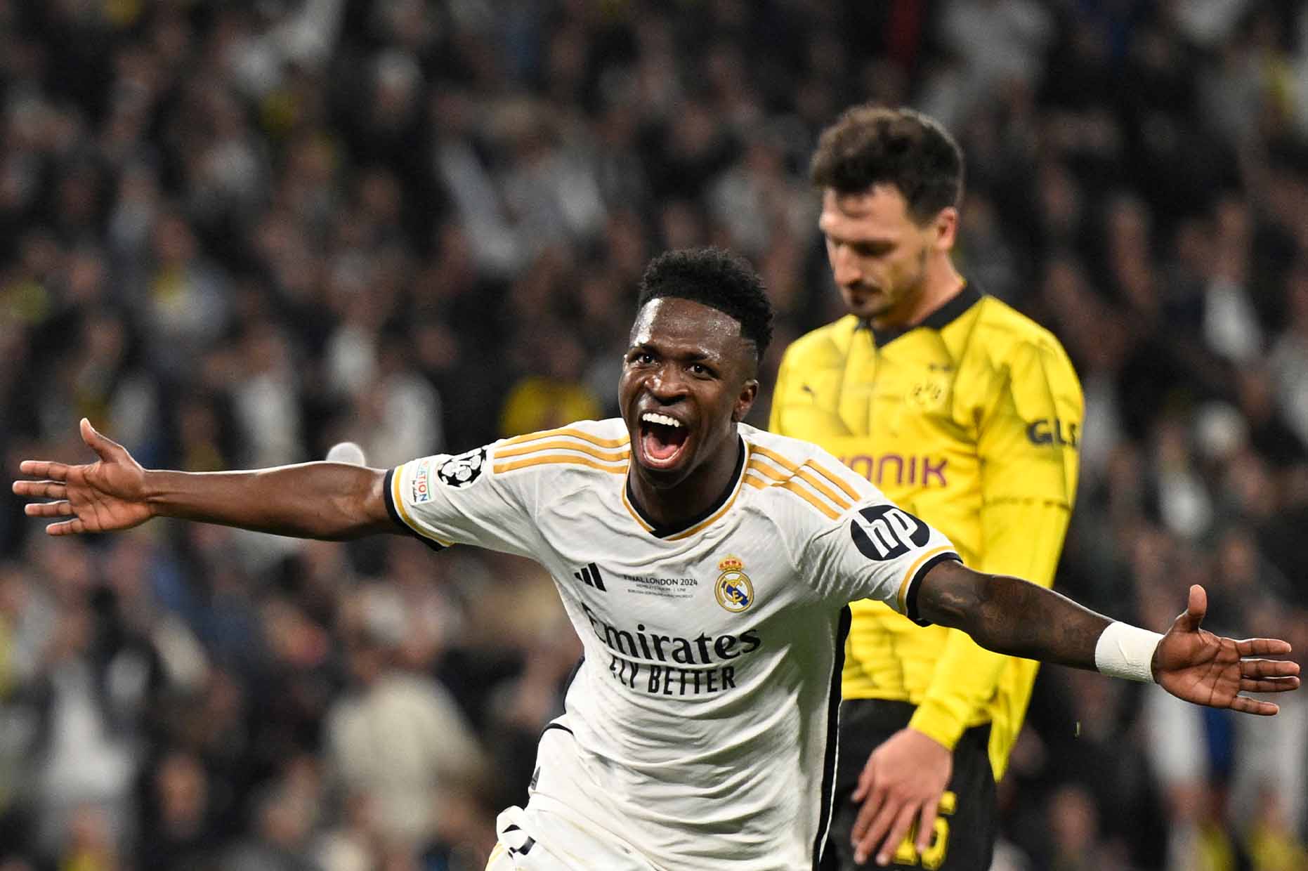 Vinicius lập hát-trick, Real Madrid ngược dòng kinh điển trước Dortmund